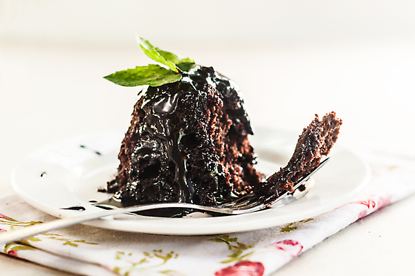 포토 JPG 해외이미지 접시 포크 실내 사람없음 달콤 민트 흰배경 해외202004 퐁당오쇼콜라 해외포토 식기 백그라운드 디저트 내부 흰색 맛 허브 파일형식 이미지허브