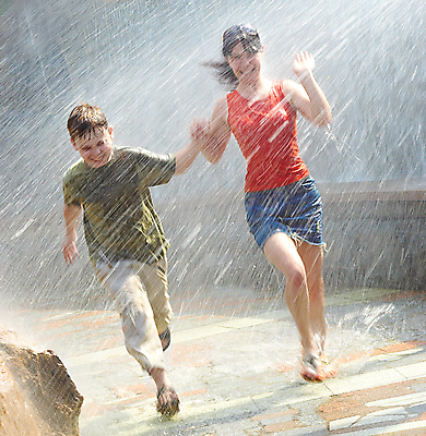 포토 JPG 해외이미지 라이프스타일 커플 옷 여자 유럽 자연 날씨 거리 미소 사람 소녀 소년 야외 두명 물 여름 빛 달리기 걷기 놀람 젖음 추위 가을 도시 뜨거움 보행자 떨어짐 군중 속도 장면 일반 소화전 스프링쿨러 압력 해외202004 해외포토 자연요소 계절 남자 감정 나라 어린이 컨셉 관계 모션 표정 생활 안전장비 생태계 파일형식 이미지허브