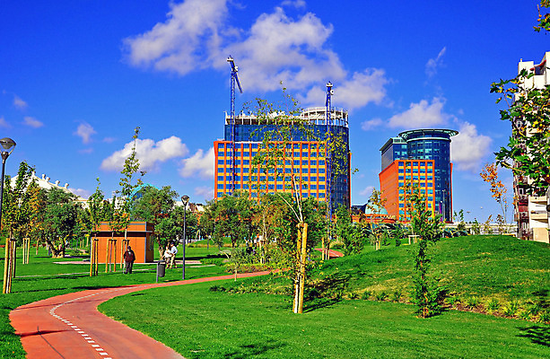 포토 JPG 해외이미지 전통 공원 유럽 문화 여행 건축양식 창문 하늘 지붕 휴가 거리 주택 사람없음 건물 빨간색 여름 파란색 빛 태양 노란색 유행 성당 문 계단 궁전 도시 역사 야간 포르투갈 언덕 복고 장면 지역 타운 스카이라인 빛망울 리스본 빈민가 신트라 옛날 해외202004 해외포토 자연요소 건축물 계절 공공시설 건축 나라 컬러 고건축 종교건축 파일형식 이미지허브