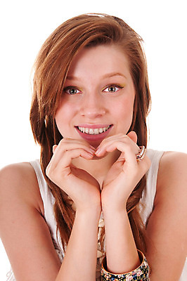 포토 JPG 해외이미지 모양 백인 1 손 여자 행복 얼굴 백그라운드 컨셉 손가락 관계 발렌타인데이 사랑 한명 사람 성인 10대 갈색 평화 검은색 흰색 하트 연결 심볼 서식 쇼 고립 시범 해외202004 해외포토 서양인 감정 컬러 데이이벤트 청소년 신체부위 파일형식 이미지허브