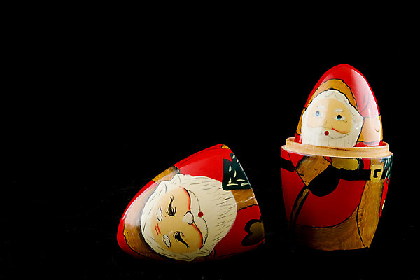 포토 JPG 해외이미지 크리스마스 겨울 놀이 휴가 사람없음 목재 산타클로스 검은색 오픈 12월 고립 러시아인 클라우스 해외202004 해외포토 서양인 나무 계절 기념일 컬러 재료 날짜 파일형식 이미지허브