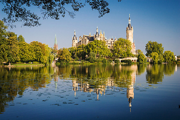 포토 JPG 해외이미지 유럽 호수 여행 자연 하늘 독일 사람없음 건물 파란색 컬러풀 탑 우아함 정부 해외202004 해외포토 건축물 나라 컬러 컨셉 생태계 파일형식 이미지허브