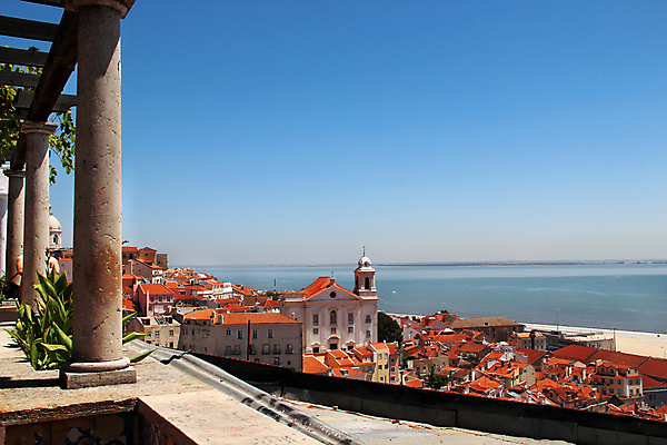 포토 JPG 해외이미지 나무 전통 유럽 여행 건축양식 지붕 거리 주택 파노라마 사람없음 야외 건물 관광지 강 교회 탑 도시 센터 역사 도심 포르투갈 정사각형 전차 타운 천연기념물 땅바닥 리스본 옛날 스타일 해외202004 해외포토 도형 식물 건축물 건축 나라 육상교통 종교건축 대중교통 바닥 촬영기법 파일형식 이미지허브