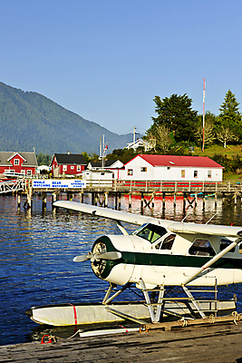 포토 JPG 해외이미지 바다 섬 여행 캐나다 날개 교통시설 휴가 산 비행기 사람없음 물 항구 프로펠러 태평양 멀리 나루 대패 벤쿠버 해외202004 해외포토 자연요소 교통 북아메리카 항공교통 대중교통 시설 파일형식 이미지허브
