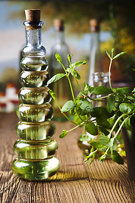 포토 JPG 해외이미지 음식 잎 토마토 채소 재료 자연 유리 파스타 건강 요리 사람없음 목재 초록색 노란색 검은색 식사 이탈리아 수확 흰색 나뭇가지 신선 양념 액체 지중해 허브 향신료 유기농 올리브 날것 소금 바질 내추럴 고립 식초 옛날 해외202004 해외포토 나무 식물 웰빙 열매 유럽 바다 컬러 농업 재질 서양음식 생태계 향미료 파일형식 이미지허브