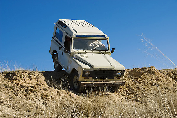 포토 JPG 해외이미지 도로 스포츠 여행 포즈 십자가 자국 자동차 하늘 풍경 사람없음 운동 힘 놀람 운전 레이싱 바퀴 클래식 크루즈 땅 지프 속도 재판 방법 비포장도로 선로 옛날 자동 조율 해외202004 해외포토 감정 길 육상교통 컨셉 배_교통 교통시설 모션 승용차 표정 건강 시합 법 파일형식 이미지허브