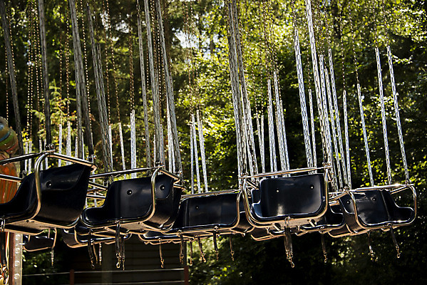 포토 JPG 해외이미지 공원 의자 사람없음 야외 그네 공평 해외202004 해외포토 공공시설 가구 파일형식 이미지허브