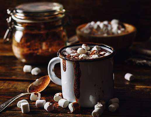 포토 JPG 해외이미지 유리병 실내 따뜻함 사람없음 숟가락 머그컵 달콤 감성 코코아 마시멜로우 나무그릇 나무탁자 해외202004 해외포토 그릇 음료 컨셉 탁자 병_용기 디저트 수저 내부 목재 컵 맛 파일형식 이미지허브