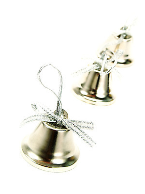 포토 JPG 해외이미지 전통 리본 전통문화 선 크리스마스장식 크리스마스 겨울 휴가 창조 사람없음 장식 빛 축제 회색 종 흰색 축하 은색 오브젝트 만족 흰배경 노엘 줄서기 크리스마스이브 핸드메이드 해외202004 해외포토 계절 기념일 감정 문화 컬러 백그라운드 컨셉 모션 파일형식 이미지허브