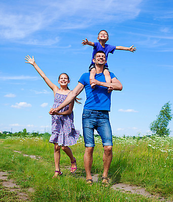 포토 JPG 해외이미지 라이프스타일 남자 행복 아들 어린이 남학생 백그라운드 가족 자연 하늘 휴가 함께함 3 사랑 미소 사람 소년 야외 세명 여름 기쁨 흰색 잡기 아빠 승차 작음 흥분 내추럴 결백 해외202004 해외포토 학생 계절 감정 컬러 컨셉 관계 모션 표정 생활 크기 생태계 파일형식 이미지허브