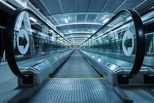 포토 JPG 해외이미지 디자인 여행 이동 비즈니스 건축양식 교통시설 모션 실내 사람 사람없음 내부 건물 빛 쇼핑 사무실 계단 도시 전철 역 엘리베이터 쇼핑몰 속도 에스컬레이터 승객 방법 철강 터미널 해외202004 해외포토 건축물 건축 육상교통 교통 컨셉 대중교통 시설 파일형식 이미지허브