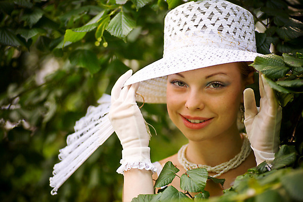 포토 JPG 해외이미지 백인 모델 1 라이프스타일 공원 행복 얼굴 포즈 잎 자연 휴식 한명 사람 20대 야외 유행 봄 활발 기쁨 자유 흰색 신선 부채 우아함 빨간머리 해외202004 해외포토 서양인 식물 헤어스타일 계절 공공시설 감정 컬러 컨셉 청년 생활 신체부위 생태계 파일형식 이미지허브