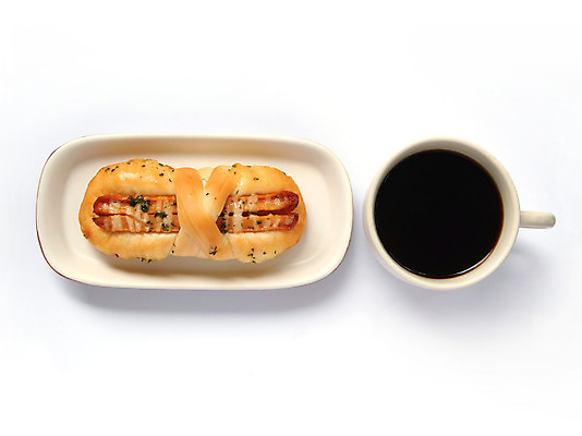 포토 JPG 해외이미지 전통 커피 음료 음식 빵 아침 디저트 따뜻함 사람없음 컵 케이크 검은색 어둠 거품 카페 빵집 에너지 머그컵 흰색 신선 뜨거움 소시지 달콤 맛 아침식사 컵케이크 굽기 냄새 아로마 롤 향 칼로리 카페테리아 에스프레소 고립 녹말 단절 이스트 페스츄리 해외202004 해외포토 주간 식기 컬러 컨셉 상점 식사 가공식품 구이 파일형식 이미지허브