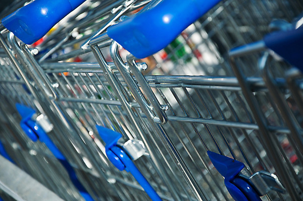 포토 JPG 해외이미지 라이프스타일 잡화 음식 백그라운드 컨셉 비즈니스 선반 종류 서기 사람없음 빨간색 쇼핑 세일 쌓기 바구니 상점 금속 카트 시장 구매 상품 쇼핑몰 고객 무역 상업 소매 제비 슈퍼마켓 매각 줄서기 체크아웃 해외202004 해외포토 산업 컬러 가구 모션 재질 조류 생활 파일형식 이미지허브