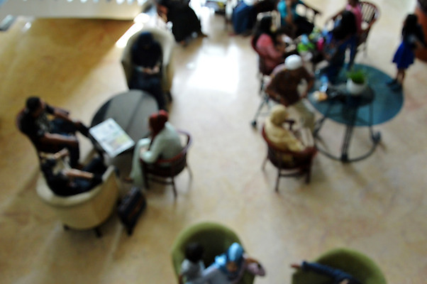 포토 JPG 해외이미지 직업 라이프스타일 여자 남자 도로 여행 백그라운드 비즈니스 통신 모션 추상 거리 사람 성인 사람없음 건물 빛 사무실 걷기 산책 수확 흰색 도시 시간 업무 비즈니스맨 비즈니스우먼 그룹 보행자 군중 소프트포커스 출퇴근 바쁨 보케 장면 재촉 블러 해외202004 해외포토 건축물 길 컬러 컨셉 무늬 농업 교통시설 휴식 촬영기법 생활 작업 직장인 파일형식 이미지허브