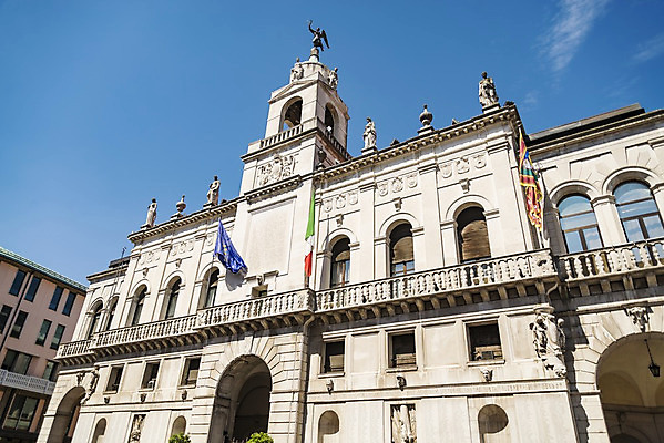 포토 JPG 해외이미지 실루엣 유럽 문화 과학 여행 건축양식 추상 미술 사람없음 야외 스터디 도시풍경 이탈리아 도시 묘사 대학교 북쪽 해외202004 해외포토 건축 나라 무늬 학교 문화예술 촬영기법 풍경 학습 방향 파일형식 이미지허브