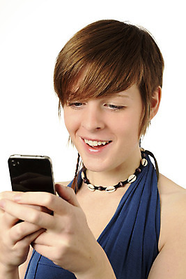 포토 JPG 해외이미지 백인 1 라이프스타일 여자 행복 인터넷 텍스트 통신 모바일 세포 한명 사람 성인 스마트폰 흰색 표현 잡기 메시지 스마트 소통 고립 문자메시지 해외202004 해외포토 서양인 감정 컬러 컨셉 모션 생활 핸드폰 스마트기기 파일형식 이미지허브