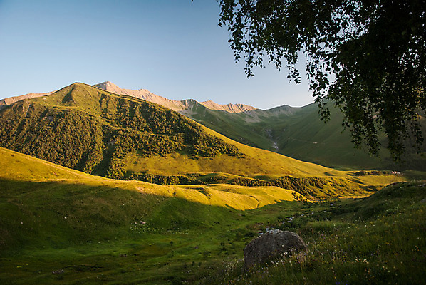포토 JPG 해외이미지 백인 스포츠 여행 휴가 산 사람없음 초록색 파란색 남쪽 추적 조지아 해외202004 해외포토 서양인 컬러 모션 방향 동유럽 파일형식 이미지허브