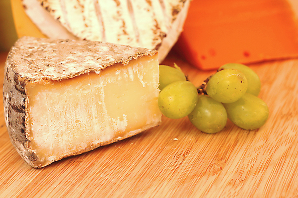 포토 JPG 해외이미지 음식 조각 백그라운드 컨셉 재료 탁자 포도 치즈 건강 종류 사람없음 목재 파란색 세트 노란색 식사 블록 우유 흰색 신선 원형 변화 널 상품 수집 크림 시골집 프랑스어 옛날 해외202004 해외포토 도형 나무 문자 컬러 가구 과일 유제품 주택 파일형식 이미지허브