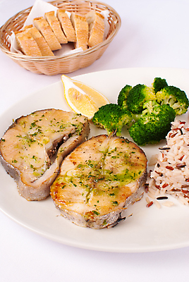 포토 JPG 해외이미지 접시 유럽 조각 채소 부분 밥 어류 요리 사람없음 가로 신선 브로콜리 지중해 해산물 서빙 스페인요리 해외202004 해외포토 식기 나라 음식 바다 수중동물 스페인 파일형식 이미지허브