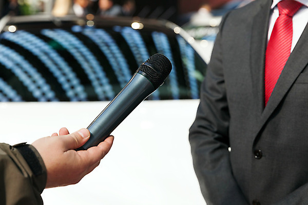 포토 JPG 해외이미지 손 사업가 통신 회의 넥타이 말하기 사람 정장 이벤트 사람없음 텔레비전 소리 정보 잡기 비즈니스맨 기자 뉴스 토론 질문 마이크 보고서 면접 라디오 오디오 방송 전염 언론 리포터 일반 목소리 정치가 생존 해외202004 해외포토 직업 잡화 옷 남자 음향기기 비즈니스 모션 신체부위 전자제품 직장인 질병 감염 파일형식 이미지허브