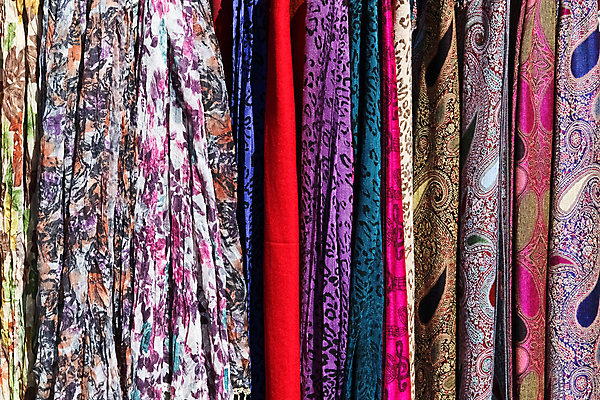 포토 JPG 해외이미지 동물 전통 디자인 유럽 분홍색 여행 백그라운드 꽃무늬 패턴 건조 미술 사람없음 장식 빨간색 초록색 파란색 노란색 유행 상점 보라색 줄무늬 흰색 직물 면 시장 상품 인쇄 실크 바이올린 질감 시트 내추럴 페이즐리 스타일 해외202004 해외포토 꽃 나라 컬러 무늬 현악기 문화예술 파일형식 이미지허브