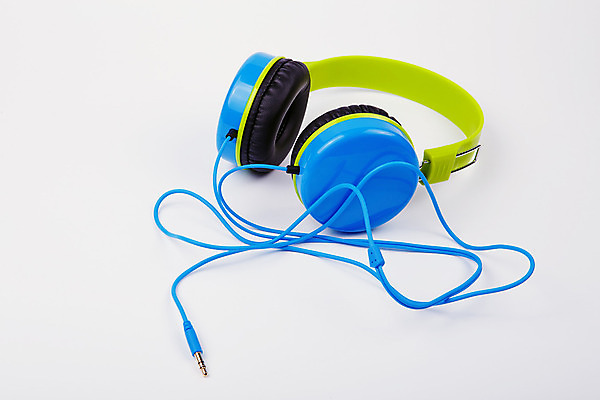 포토 JPG 해외이미지 교육 어린이 음악 이어폰 백그라운드 모바일 휴식 사람없음 초록색 파란색 전자제품 청춘 세트 컬러풀 디지털 헤드폰 소리 기쁨 듣기 장비 코드 볼륨 휴대용 플라스틱 전화기 DJ 오브젝트 오디오 청각 스테레오 뮤지컬 스타일 카피스페이스 해외202004 해외포토 감정 컬러 음향기기 컨셉 모션 재질 문화예술 사람 공백 파일형식 이미지허브