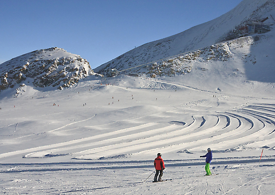 포토 JPG 해외이미지 스포츠 여행 겨울 하늘 스키 산 건강 사람 경사 사람없음 태양 추위 최고 오스트리아 휴양지 빙하 알프스 루트 해외202004 해외포토 자연요소 계절 유럽 겨울스포츠 장소 파일형식 이미지허브