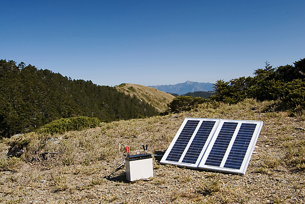 포토 JPG 해외이미지 과학 컨셉 패턴 밭 자연 하늘 미래 새로움 산 세포 따뜻함 사람없음 야외 초록색 파란색 빛 햇빛 태양 반사 환경 금속 맑음 힘 재활용 장비 발전기 에너지 판넬 보호 작음 휴대용 태양에너지 자원 세대 내추럴 혁명 베터리 요금 지원 공급 해외202004 해외포토 자연요소 컬러 무늬 농업 재질 날씨 발전소 그린에너지 크기 오브젝트 친환경 생태계 파일형식 이미지허브