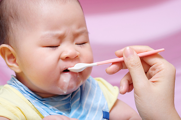 포토 JPG 해외이미지 백인 라이프스타일 손 딸 행복 어린이 의자 태국 엄마 건강 한명 앉기 동양인 소년 숟가락 저녁식사 우유 흰색 아기 입 6 먹기 배고픔 월 고체 돌봄 수유 해외202004 해외포토 서양인 1 남자 감정 아시아 컬러 가구 가족 모션 유제품 수저 사람 인종 생활 신체부위 숫자 식사 날짜 파일형식 이미지허브