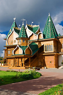 포토 JPG 해외이미지 디자인 유럽 문화 여행 건축양식 하늘 지붕 벽돌 사람없음 야외 건물 목재 초록색 여름 파란색 컬러풀 태양 탑 맑음 궁전 흰색 역사 황금 엉덩이 묘사 박물관 대문 러시아 천연기념물 러시아인 모스크바 옛날 해외202004 해외포토 자연요소 서양인 나무 건축물 계절 건축 나라 컬러 고건축 재료 날씨 신체부위 문 파일형식 이미지허브