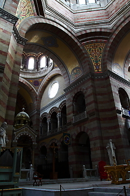 포토 JPG 해외이미지 외관 유럽 기독교 종교 문화 건축양식 하늘 미술 풍경 사람없음 조각상 성당 교회 천주교 프랑스 기도 예수 역사 지중해 언덕 장면 남쪽 로마인 바실리카 비잔틴 신앙심 프로방스 해외202004 해외포토 건축 나라 바다 종교건축 문화예술 인종 건물 조형물 신_종교 방향 제국 파일형식 이미지허브