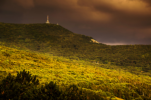 포토 JPG 해외이미지 나무 구름 자연 하늘 날씨 산 풍경 사람없음 야외 초록색 컬러풀 텔레비전 어둠 침묵 일몰 활발 회색 가장자리 역 정상 숲 언덕 라디오 암초 침엽수 멀리 흐림 송신기 슬로바키아 절정 폭풍우 많음 해외202004 해외포토 자연요소 식물 유럽 컬러 컨셉 교통시설 전자제품 노을 소리 비_날씨 둘레 자연재해 생태계 파일형식 이미지허브