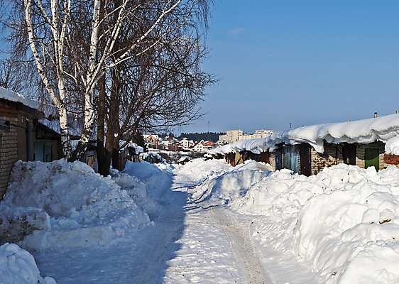 포토 JPG 해외이미지 나무 계절 도로 길 이동 겨울 자연 하늘 풍경 사람없음 야외 햇빛 침묵 추위 흰색 나뭇가지 오솔길 바퀴자국 대문 서리 러시아 헛간 루트 자동 제설기 차고 눈내림 겨울풍경 해외202004 해외포토 식물 유럽 컬러 컨셉 교통시설 자국 눈_날씨 태양 문 소리 생태계 저장고 제설 파일형식 이미지허브