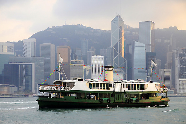 포토 JPG 해외이미지 구름 전통 아시아 문화 바다 섬 여행 비즈니스 건축양식 하늘 산 파노라마 동양인 풍경 사람없음 건물 물 금융 파란색 도시풍경 사무실 탑 항구 맑음 고층빌딩 중국 흰색 도시 만 보트 센터 도심 장면 지역 타운 홍콩 스카이라인 해외202004 해외포토 자연요소 건축물 건축 나라 컬러 배_교통 교통시설 날씨 촬영기법 인종 빌딩 경제 파일형식 이미지허브