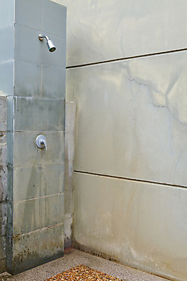 포토 JPG 해외이미지 손 디자인 호텔 휴식 바닥 아파트 주택 실내 손잡이 사람없음 내부 물 빛 상자 금속 기계 방 욕실 흰색 점 도자기 플랫 모서리 고급 빨래 찬장 믹서 타일 천장 정사각형 대리석 대야 리빙 여관 백자 샤워실 옛날 해외202004 해외포토 자연요소 도형 컬러 가구 컨셉 가사 재료 재질 숙소 건물 신체부위 샤워시설 파일형식 이미지허브