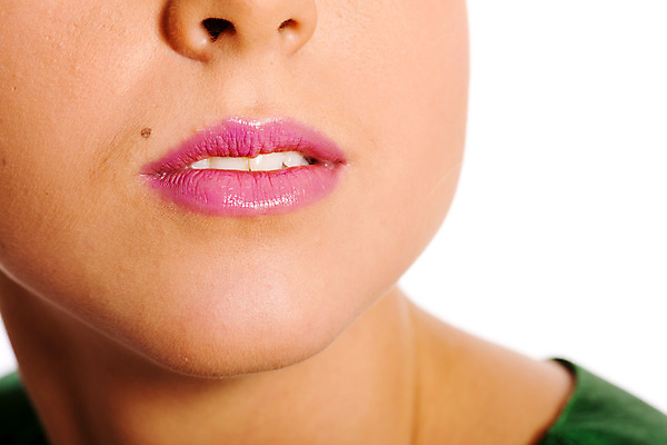 포토 JPG 해외이미지 백인 모델 1 여자 얼굴 분홍색 부분 건강 한명 사람 성인 가로 빛 스파 화장품 젖음 립스틱 흰색 신선 입 화려 고급 우아함 매끈함 피부 입술 코 부드러움 목 턱 고립 해외202004 해외포토 서양인 컬러 컨셉 신체부위 뷰티 감각 파일형식 이미지허브