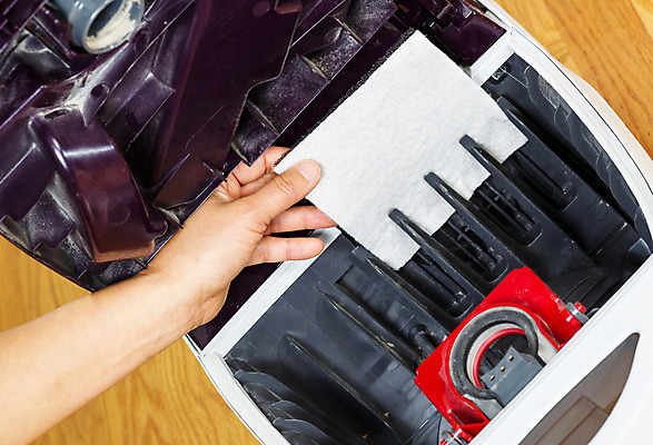 포토 JPG 해외이미지 손 여자 주택 실내 사람없음 목재 가로 기계 업무 청소 먼지 유지 위생관리 진공 필터 해외202004 해외포토 나무 재료 관리 사람 내부 건물 신체부위 작업 파일형식 이미지허브