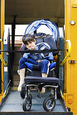 포토 JPG 해외이미지 어린이 학교 태국 버스 한명 안전 앉기 동양인 소년 장비 보호 승차 장애인 엘리베이터 휠체어 리프트 유모차 일반 장애 혼혈 해외202004 해외포토 1 교육 남자 아시아 육상교통 컨셉 모션 대중교통 사람 인종 아기용품 다문화 파일형식 이미지허브