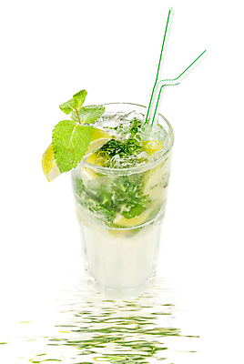 포토 JPG 해외이미지 실내 빨대 사람없음 얼음 칵테일 레몬 민트 흰배경 칵테일잔 라임 모히토 해외202004 해외포토 자연요소 백그라운드 술잔 과일 주류 내부 흰색 허브 파일형식 이미지허브