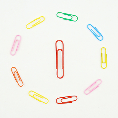 포토 JPG 해외이미지 디자인 종이 백그라운드 비즈니스 사람없음 빨간색 초록색 파란색 컬러풀 사무실 노란색 금속 장비 흰색 업무 그룹 클립 고립 옛날 해외202004 해외포토 컬러 재질 작업 파일형식 이미지허브