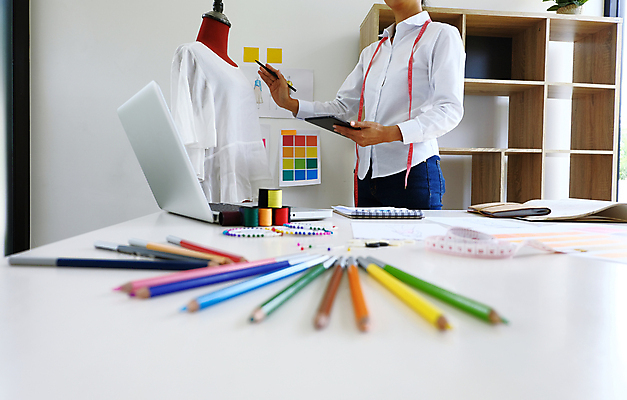 포토 JPG 해외이미지 백인 직업 디자인 드레스 옷 여자 산업 비즈니스 창조 성인 취미 사람없음 연필 유행 장비 직물 업무 작업실 마네킹 디자이너 스케치 수집 그림 바쁨 예술가 주인 수공예 재단 재단사 스타일리스트 핸드메이드 스타일 해외202004 해외포토 서양인 학용품 미술 사람 필기구 작업 공예 파일형식 이미지허브