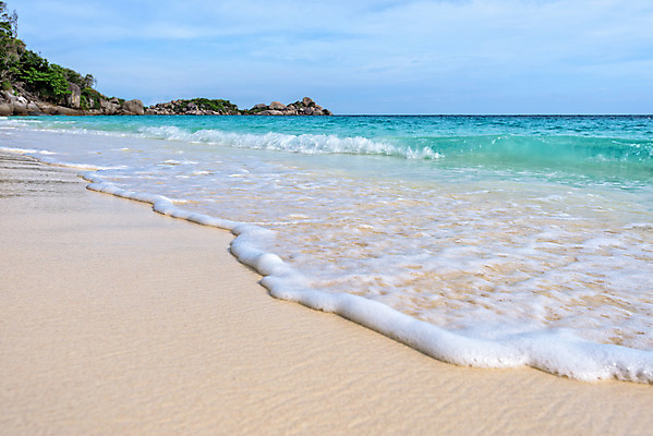 포토 JPG 해외이미지 나무 아시아 모래 파도 바다 섬 여행 태국 자연 조류 하늘 휴가 풍경 사람없음 야외 물 여름 파란색 모래사장 우주 거품 흰색 신선 만 서핑 떨어짐 내추럴 푸켓 해외202004 해외포토 자연요소 식물 동물 계절 나라 컬러 컨셉 수상스포츠 생태계 파일형식 이미지허브