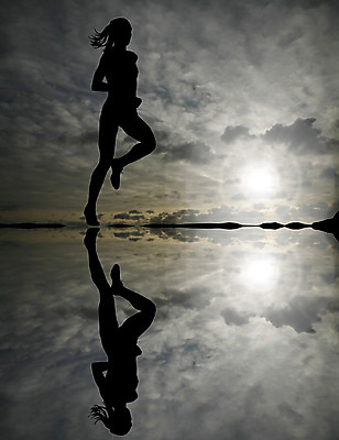 포토 JPG 해외이미지 모양 라이프스타일 여자 실루엣 스포츠 포즈 신발 이동 신체 모션 하늘 건강 사람 사람없음 야외 달리기 조깅 운동 일몰 기차 날씬함 연습 속도 마라톤 달리기선수 선로 양발 파스텔톤 혼자 해외202004 해외포토 육상교통 컬러 컨셉 대중교통 촬영기법 경기 생활 노을 육상스포츠 몸매 육상선수 파일형식 이미지허브