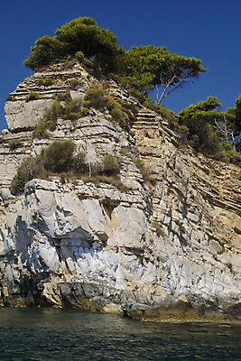 포토 JPG 해외이미지 바다 섬 여행 자연 하늘 휴가 휴식 풍경 사람없음 야외 초록색 물 여름 파란색 관광지 햇빛 뜨거움 투명 지중해 그리스 암초 석회암 이국적 해외202004 해외포토 자연요소 계절 유럽 컬러 컨셉 태양 암석 생태계 파일형식 이미지허브