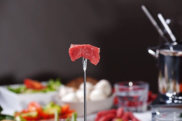 포토 JPG 해외이미지 유럽 음식 빵 포크 채소 재료 유리 탁자 콩 육류 요리 사람없음 빨간색 물 세트 와인 버섯 당근 샐러드 소고기 튀김 흰색 뜨거움 수프 냄비 더위 브로콜리 스위스 날것 후추 프랑스어 깊이 피어싱 해외202004 해외포토 자연요소 문자 식기 나라 컬러 가구 식재료 장신구 재질 날씨 곡류 뿌리채소 주류 솥 향신료 파일형식 이미지허브