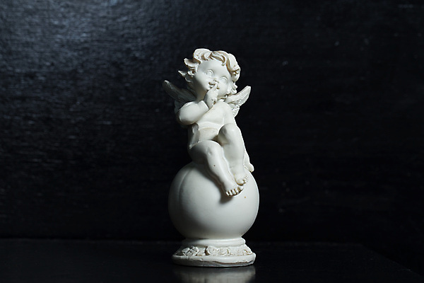 포토 JPG 해외이미지 손 실루엣 어린이 조각 백그라운드 컨셉 날개 조류 휴식 천사 선물 미술 안전 소년 사람없음 장식 파란색 조각상 숫자 피규어 수확 바위 흰색 죽음 아기 잠 도자기 수집 심볼 순수 깃털 오브젝트 기념품 대리석 큐피드 천연기념물 백자 천진난만 핸드메이드 해외202004 해외포토 동물 문자 남자 컬러 농업 재료 문화예술 촬영기법 사람 신체부위 조형물 미니어처 돌_바위 파일형식 이미지허브