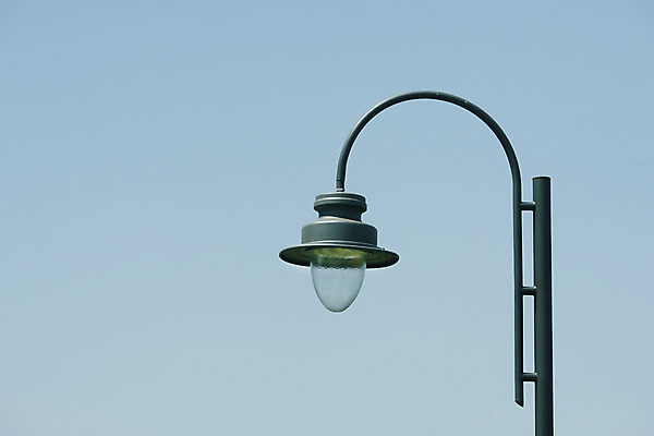 포토 JPG 해외이미지 디자인 도로 백그라운드 밭 가로등 자연 유리 하늘 조명 거리 사람없음 야외 파란색 빛 금속 힘 장비 에너지 램프 도시 큼 철 오브젝트 네온 봉 천연기념물 고립 방법 철강 해외202004 해외포토 공공시설 길 컬러 농업 교통시설 재질 크기 생태계 파일형식 이미지허브