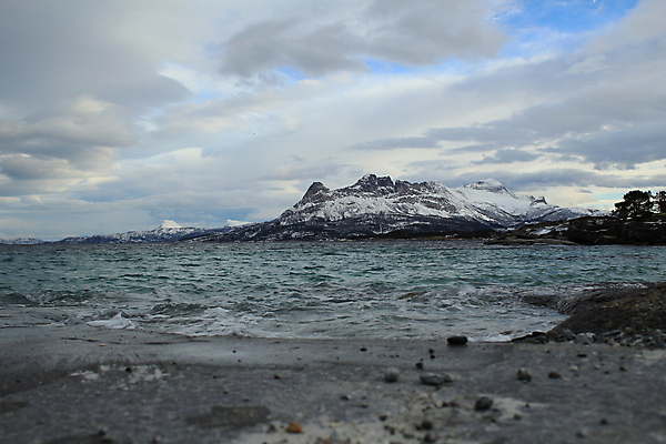 포토 JPG 해외이미지 나무 겨울 자국 자연 하늘 산 파노라마 노르웨이 풍경 사람없음 파란색 여행객 계곡 등산 트래킹 바위 흰색 정상 숲 언덕 해외202004 해외포토 식물 계절 유럽 컬러 레저 촬영기법 사람 돌_바위 생태계 파일형식 이미지허브