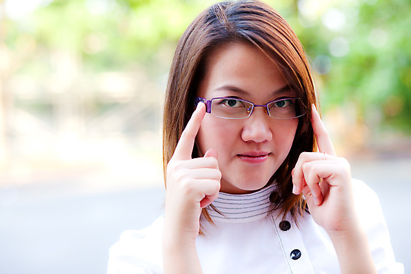 포토 JPG 해외이미지 모델 1 손 응시 드레스 여자 행복 아시아 안경 얼굴 포즈 백그라운드 비즈니스 손가락 태국 성공 휴식 아이디어 건강 한명 사람 동양인 성인 사무실 유행 검은색 흰색 마음 업무 달콤 내추럴 심각 해외202004 해외포토 시선 잡화 옷 감정 나라 컬러 컨셉 인종 신체부위 작업 맛 파일형식 이미지허브